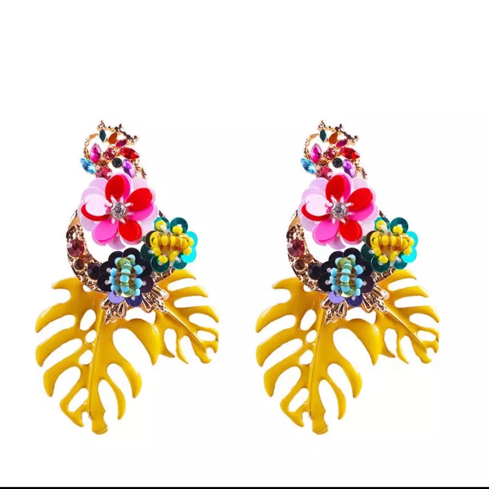 🌴🦜HP 🌴Tropical Plant Shape Earrings.🦜🌴